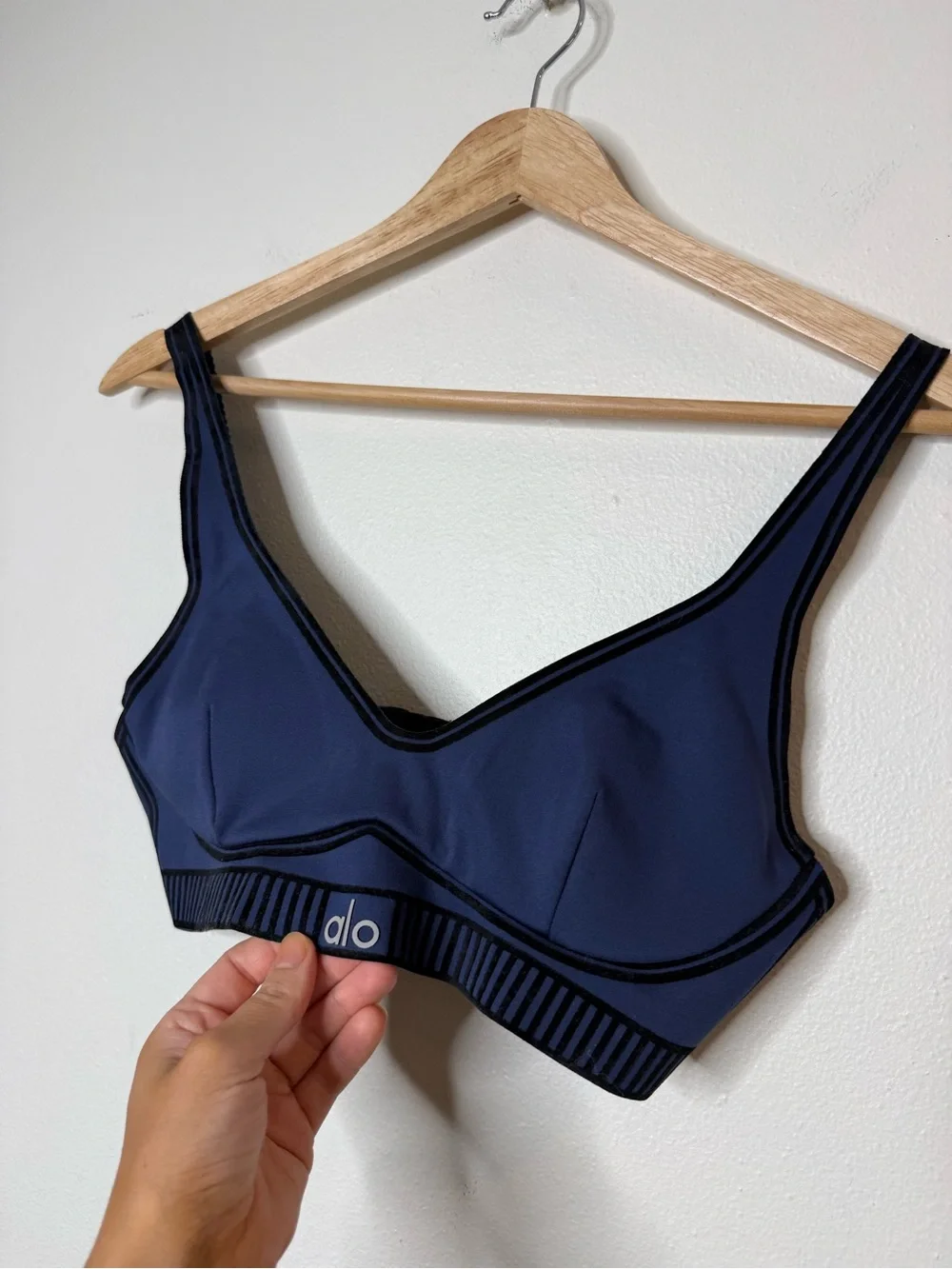 Alo Yoga Line Up Bra in navy size small
